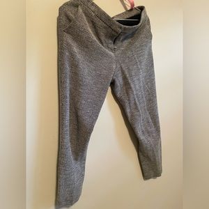 Theory black/white tweed ankle length pants Side pockets and 2 back pockets
